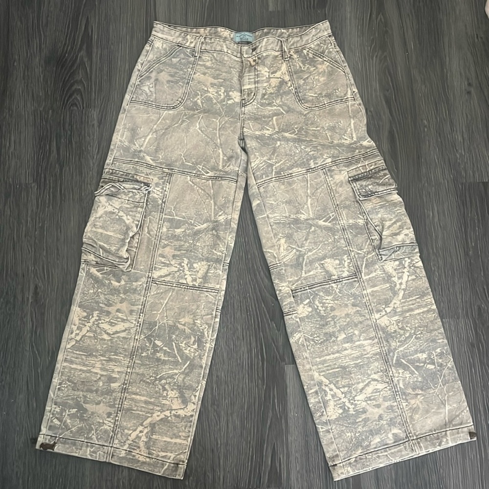Revice Camouflage Cargos